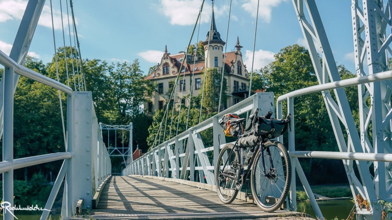 Mulderadweg Grimma Hängebrücke mit Rad