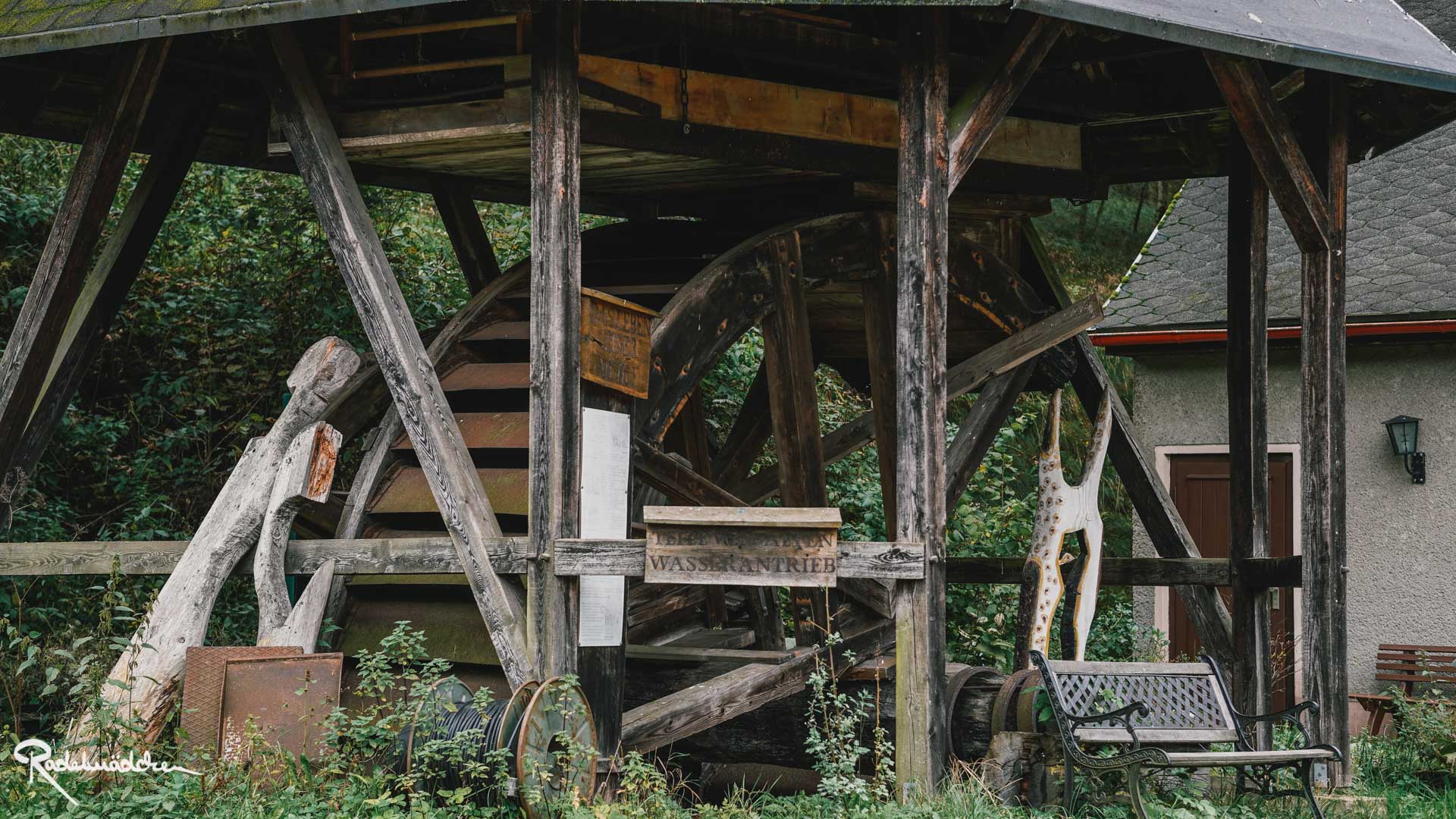 Wassermühle aus Holz
