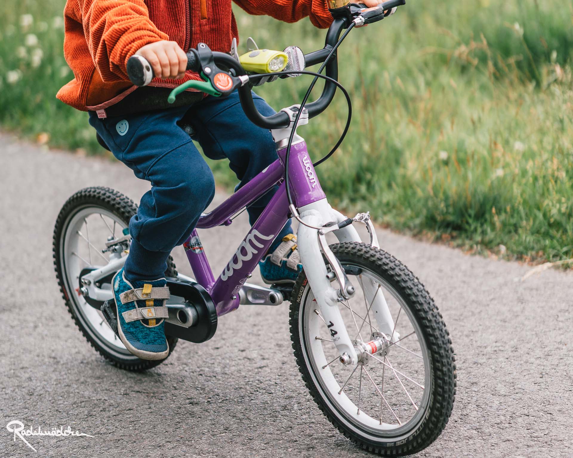 kind auf woom Fahrrad