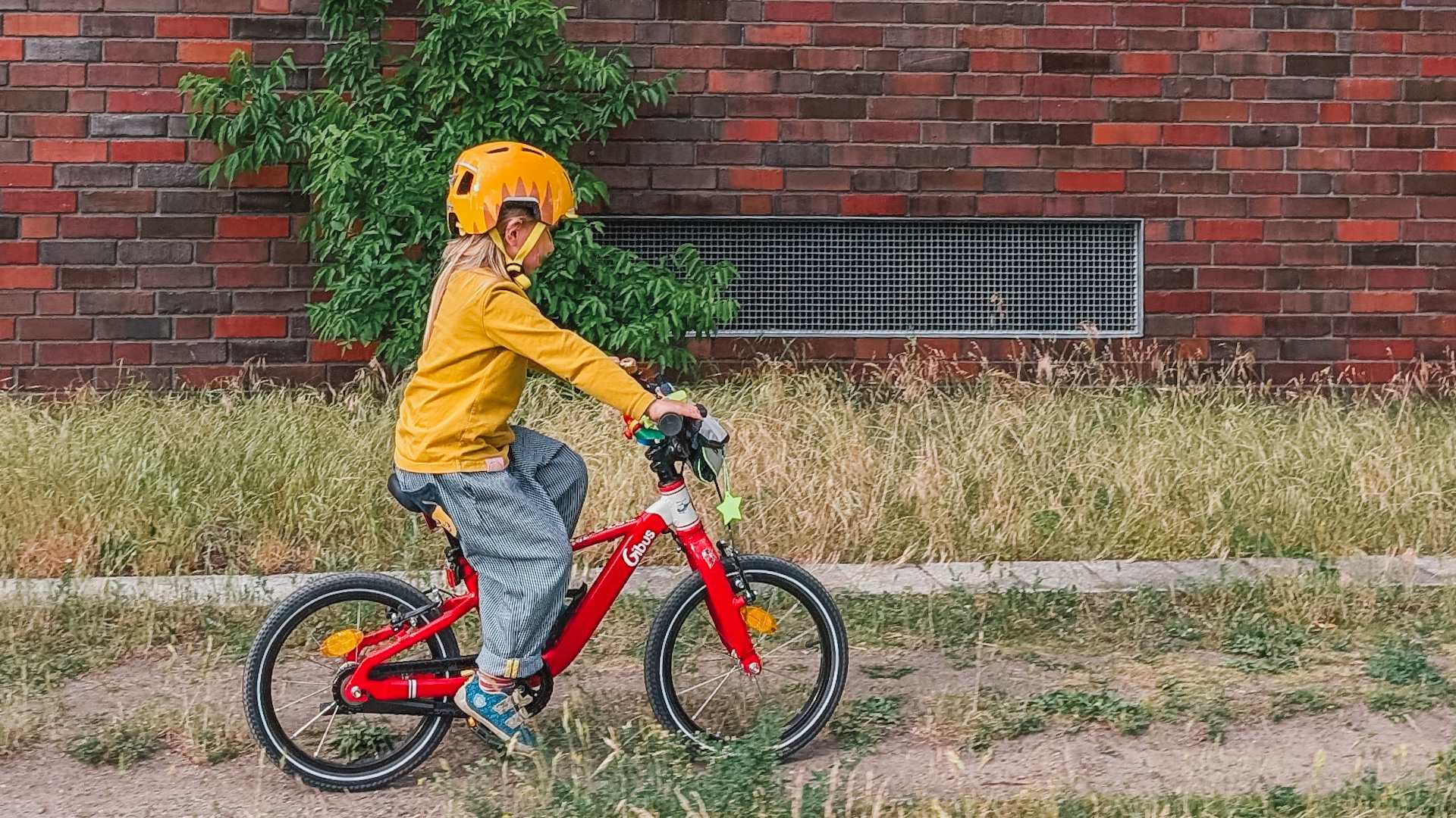 Kind auf Fahrrad