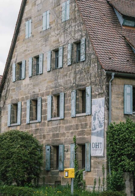 NuernbergerLand<em>2026</em>radelmaedchen-141 Theatergebäude